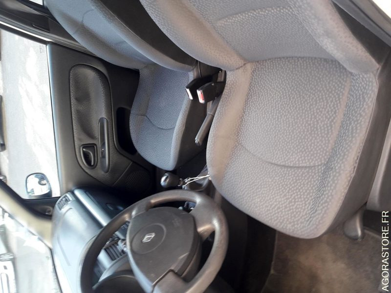 RENAULT CLIO CAMPUS95 - Automobil: slika 4 RENAULT CLIO CAMPUS95 - Automobil: slika 4