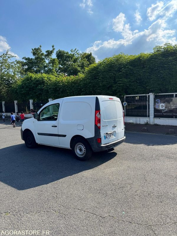RENAULT KANGOO 1.6 90 ESSENCE - 31 000 KM - 2009 - Mali kombi: slika 2 RENAULT KANGOO 1.6 90 ESSENCE - 31 000 KM - 2009 - Mali kombi: slika 2