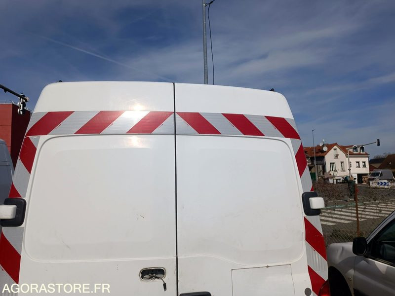 RENAULT MASTER - 2004 - 185782km - Furgon: slika 5 RENAULT MASTER - 2004 - 185782km - Furgon: slika 5