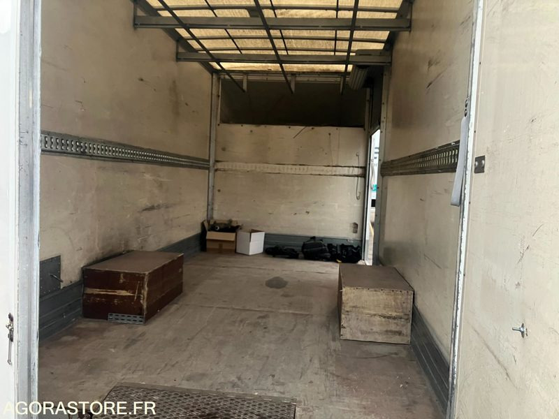 RENAULT- MASTER-2004- 364256 km (2326ZZ13) - Furgon: slika 5 RENAULT- MASTER-2004- 364256 km (2326ZZ13) - Furgon: slika 5