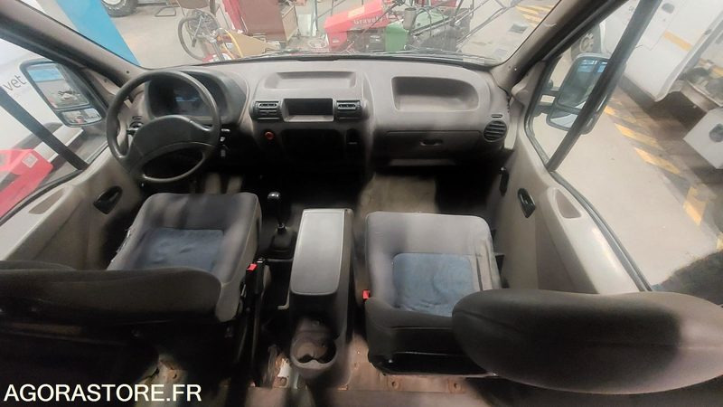 RENAULT MASTER II L2H2 94527 kms 1998 - Furgon: slika 5 RENAULT MASTER II L2H2 94527 kms 1998 - Furgon: slika 5