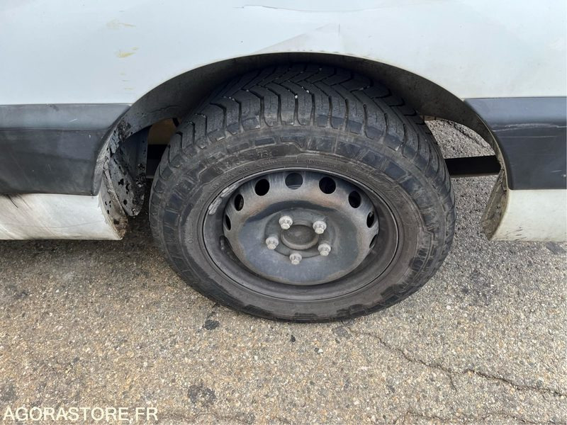 RENAULT Master VU 4p Master CA GC F350 - 218571 KM (P1510075) - Furgon: slika 3 RENAULT Master VU 4p Master CA GC F350 - 218571 KM (P1510075) - Furgon: slika 3