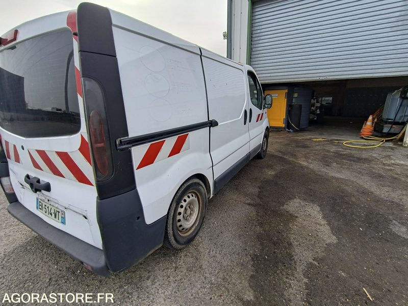 RENAULT TRAFIC - 283 019 KM - 2006 -EK-514-WT - Furgon: slika 5 RENAULT TRAFIC - 283 019 KM - 2006 -EK-514-WT - Furgon: slika 5