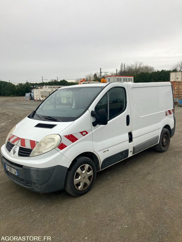 RENAULT TRAFIC diesel - Année 2013 - 376.300km - Furgon: slika 3 RENAULT TRAFIC diesel - Année 2013 - 376.300km - Furgon: slika 3