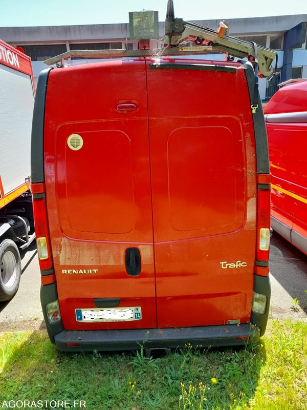 RENAULT Trafic II Fourgon Phase 2 L2H2 1200kg 2.0 dCi 16V 115 cv (MECA 562) - Furgon: slika 5 RENAULT Trafic II Fourgon Phase 2 L2H2 1200kg 2.0 dCi 16V 115 cv (MECA 562) - Furgon: slika 5