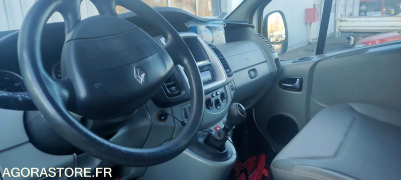Renault Trafic 2 combi phrase . 2.0 dci 16v minibus long 90 cv - Minibus, Putnički kombi: slika 4 Renault Trafic 2 combi phrase . 2.0 dci 16v minibus long 90 cv - Minibus, Putnički kombi: slika 4