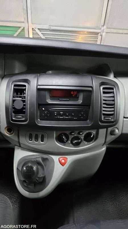 Minibus, Putnički kombi Renault Trafic - 2004 - 257907kms - 1707-XB-22: slika 9 Minibus, Putnički kombi Renault Trafic - 2004 - 257907kms - 1707-XB-22: slika 9