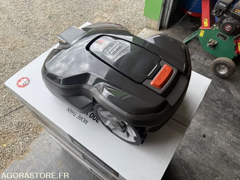 Robot NEUF en Carton origine HUSQVARNA 315 MARK II UNITAIRE - Baštenska kosačica: slika 1 Robot NEUF en Carton origine HUSQVARNA 315 MARK II UNITAIRE - Baštenska kosačica: slika 1