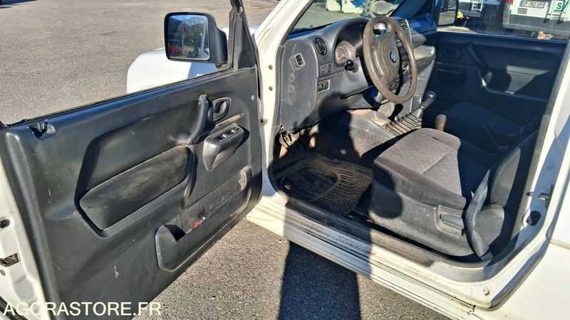 SUVSUV SUZUKI Jimny 4x4 GO - 2010 - 337758km: slika 6 SUVSUV SUZUKI Jimny 4x4 GO - 2010 - 337758km: slika 6