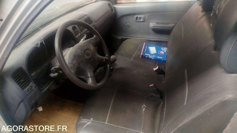 TOYOTA HILUX - 225000KM - 2003 - Dostavno vozilo istovarivač: slika 4 TOYOTA HILUX - 225000KM - 2003 - Dostavno vozilo istovarivač: slika 4