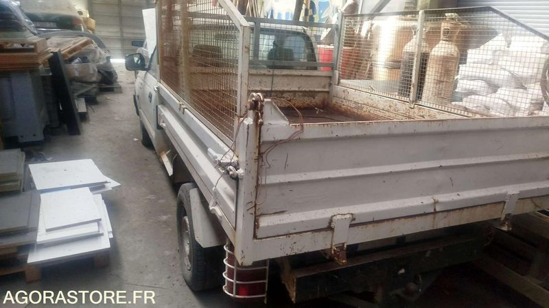TOYOTA HILUX - 225000KM - 2003 - Dostavno vozilo istovarivač: slika 1 TOYOTA HILUX - 225000KM - 2003 - Dostavno vozilo istovarivač: slika 1