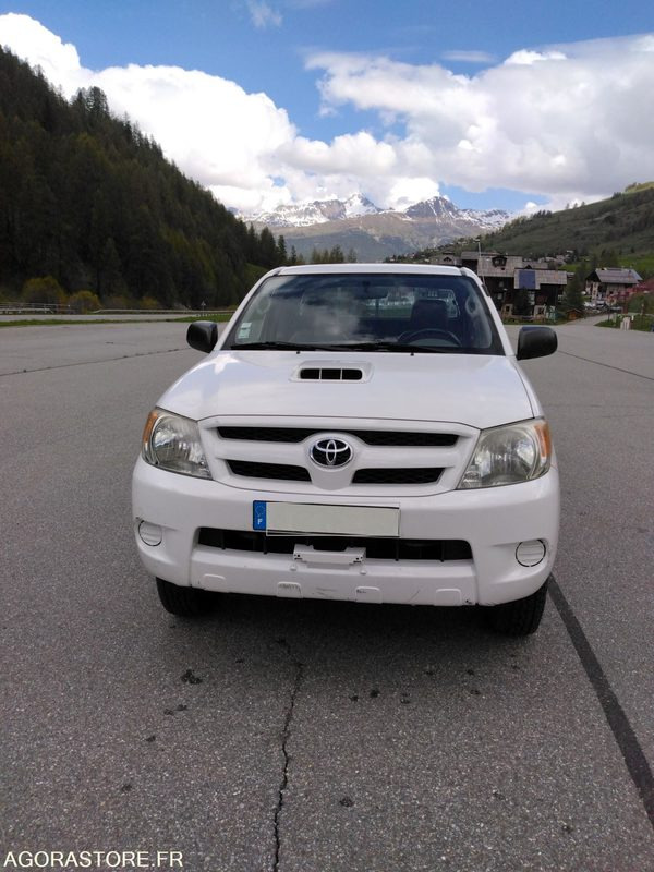 TOYOTA HILUX - Dostavno vozilo istovarivač: slika 1 TOYOTA HILUX - Dostavno vozilo istovarivač: slika 1