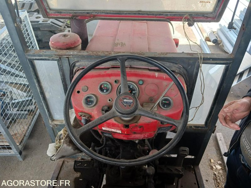 TRACTEUR MASSEY FERGUSSON TYPE 158 - Traktor: slika 5 TRACTEUR MASSEY FERGUSSON TYPE 158 - Traktor: slika 5