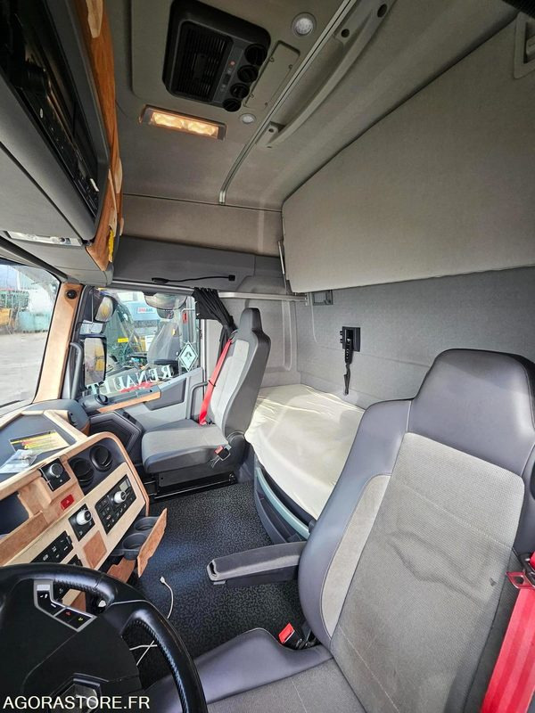 TRACTEUR RENAULT - 2017 - 580000km - Tegljač: slika 5 TRACTEUR RENAULT - 2017 - 580000km - Tegljač: slika 5