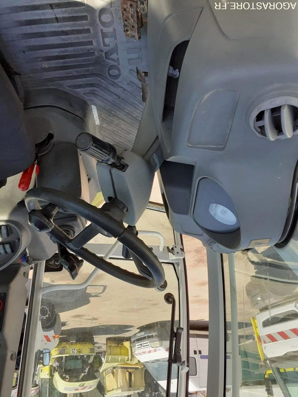 Bager utovarivač Tractopelle Volvo bl71: slika 13