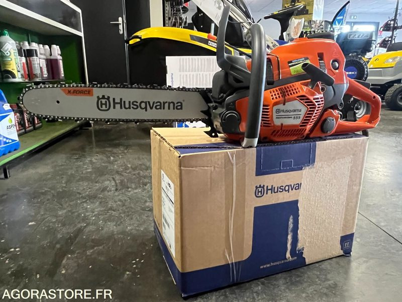 Tronçonneuse NEUVE Husqvarna 555 Professionnel 55cm3 Guide de 45CM - Baštenska oprema: slika 1 Tronçonneuse NEUVE Husqvarna 555 Professionnel 55cm3 Guide de 45CM - Baštenska oprema: slika 1