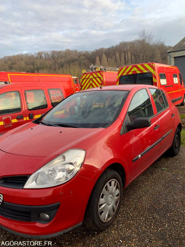 VL RENAULT CLIO3 3739ZH76 - Automobil: slika 2 VL RENAULT CLIO3 3739ZH76 - Automobil: slika 2