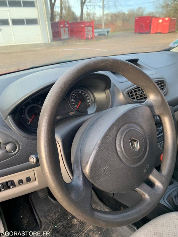 VL RENAULT CLIO3 3739ZH76 - Automobil: slika 5 VL RENAULT CLIO3 3739ZH76 - Automobil: slika 5