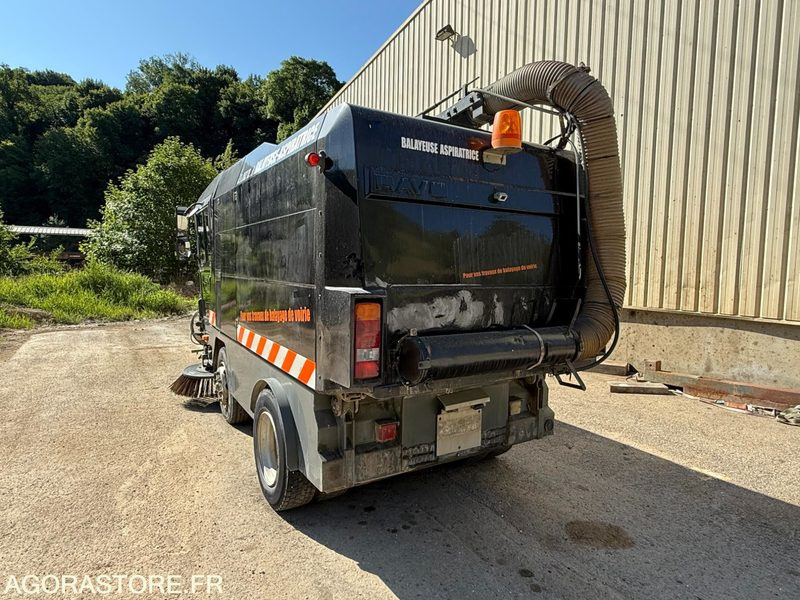 Balayeuse aspiratrice MATHIEUX C 560-2003-6077 Heures - Autočistilica: slika 3 Balayeuse aspiratrice MATHIEUX C 560-2003-6077 Heures - Autočistilica: slika 3