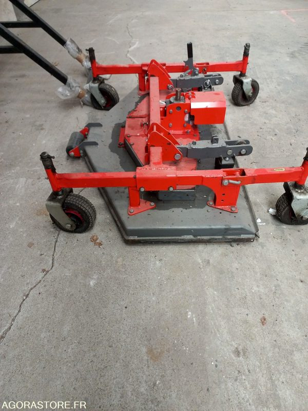 Coupe de tondeuse mulchng Morgneux TMC 150 fixation Kubota - Baštenska kosačica: slika 1 Coupe de tondeuse mulchng Morgneux TMC 150 fixation Kubota - Baštenska kosačica: slika 1