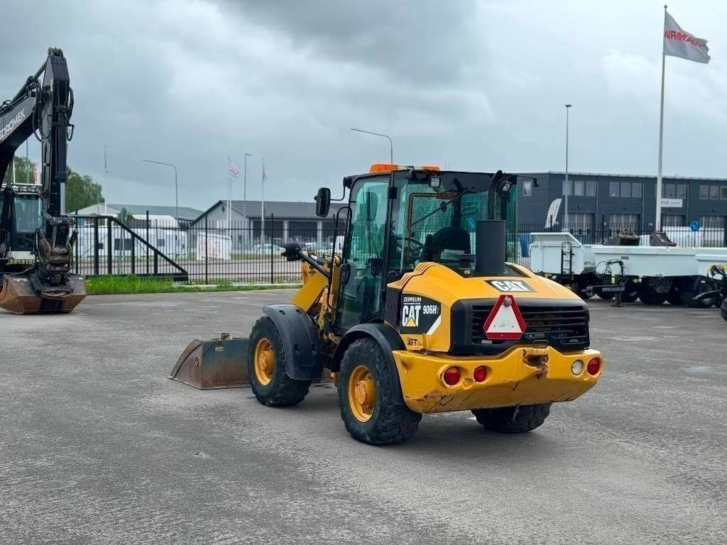 CAT 906 H 2 - Utovarivač točkaš: slika 1 CAT 906 H 2 - Utovarivač točkaš: slika 1