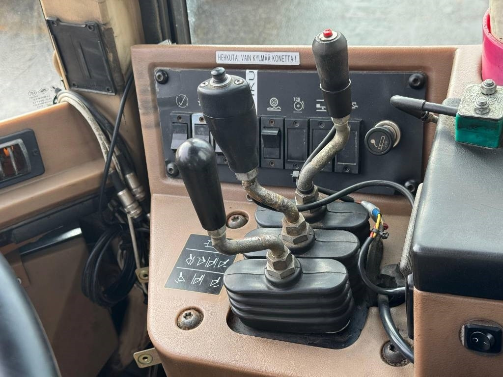 CAT 938 F II - Utovarivač točkaš: slika 4 CAT 938 F II - Utovarivač točkaš: slika 4