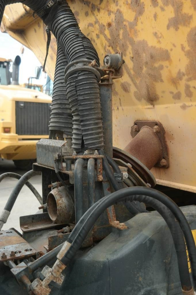 Zglobni kiper Komatsu HM300-1: slika 11