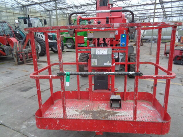 Zglobna platforma Haulotte HA120: slika 13