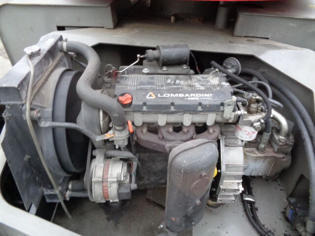 Zglobna platforma Haulotte HA120: slika 15