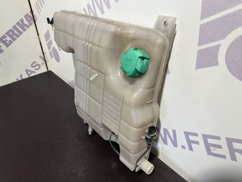 DAF expansion tank - Ekspanziona posuda za Kamion: slika 2 DAF expansion tank - Ekspanziona posuda za Kamion: slika 2