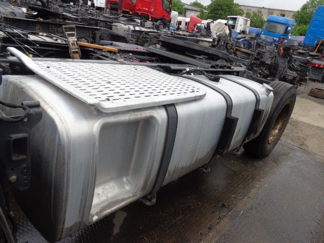 DAF with brackets - Rezervoar za gorivo za Kamion: slika 1 DAF with brackets - Rezervoar za gorivo za Kamion: slika 1