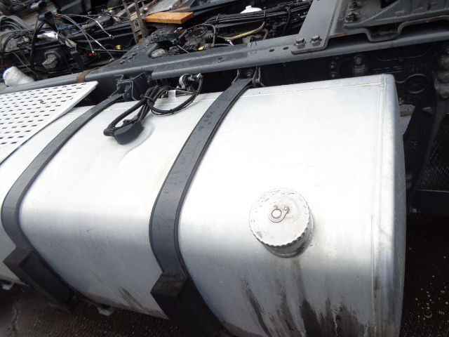 DAF with brackets - Rezervoar za gorivo za Kamion: slika 4 DAF with brackets - Rezervoar za gorivo za Kamion: slika 4