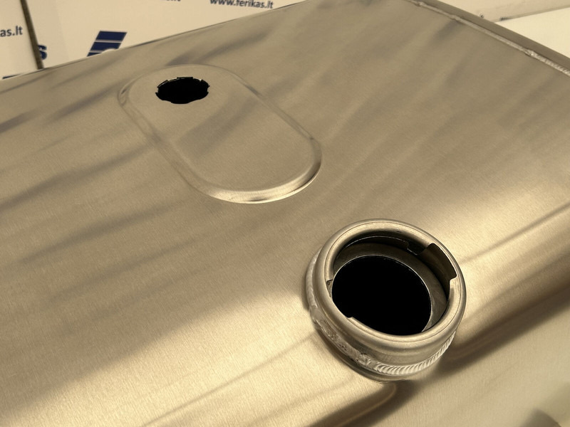 MAN New aluminum fuel tank 150L - Rezervoar za gorivo za Kamion: slika 4 MAN New aluminum fuel tank 150L - Rezervoar za gorivo za Kamion: slika 4