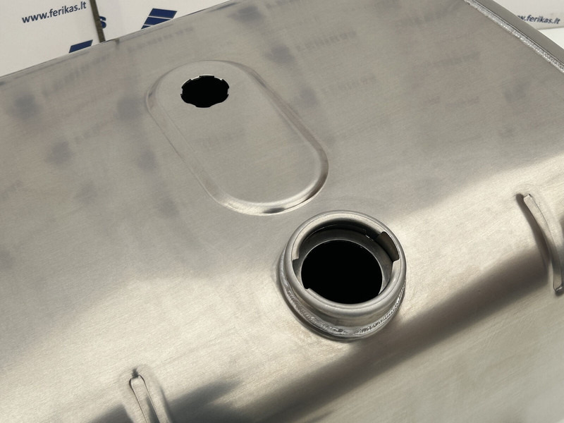 MAN New aluminum fuel tank 220L - Rezervoar za gorivo za Kamion: slika 4 MAN New aluminum fuel tank 220L - Rezervoar za gorivo za Kamion: slika 4