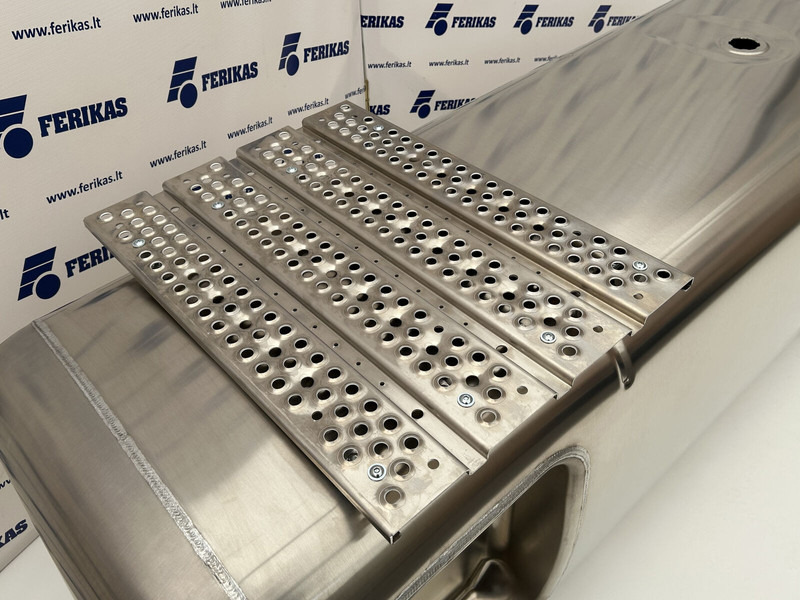 Mercedes-Benz Fuel tank 720L + 75L AdBlue - Rezervoar za gorivo za Kamion: slika 4 Mercedes-Benz Fuel tank 720L + 75L AdBlue - Rezervoar za gorivo za Kamion: slika 4