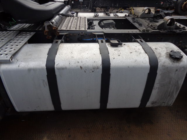 Renault / Volvo Complete aluminum fuel tank new or used 690L - 175cm, wi - Rezervoar za gorivo za Kamion: slika 1 Renault / Volvo Complete aluminum fuel tank new or used 690L - 175cm, wi - Rezervoar za gorivo za Kamion: slika 1