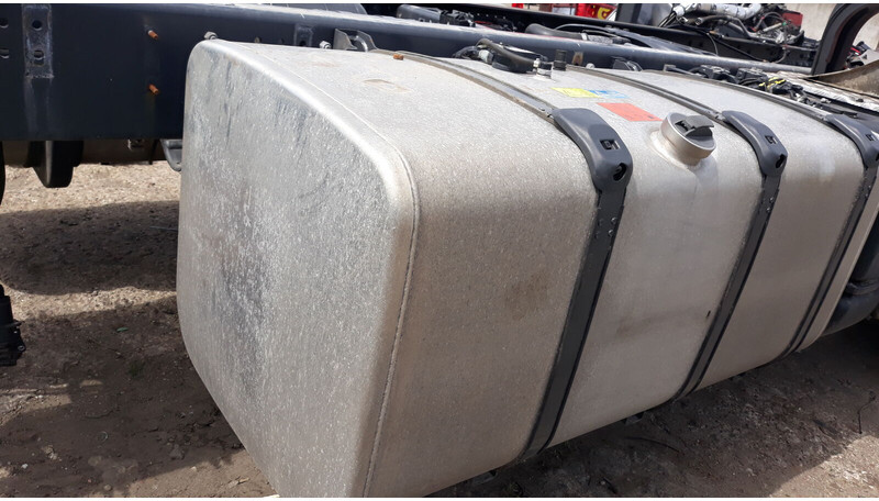 Scania 600L complete fuel tank with brackets - Rezervoar za gorivo za Kamion: slika 3 Scania 600L complete fuel tank with brackets - Rezervoar za gorivo za Kamion: slika 3