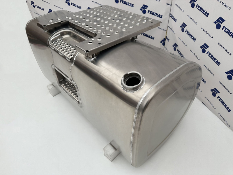 Volvo New aluminum fuel tank 550L - Rezervoar za gorivo za Kamion: slika 2 Volvo New aluminum fuel tank 550L - Rezervoar za gorivo za Kamion: slika 2