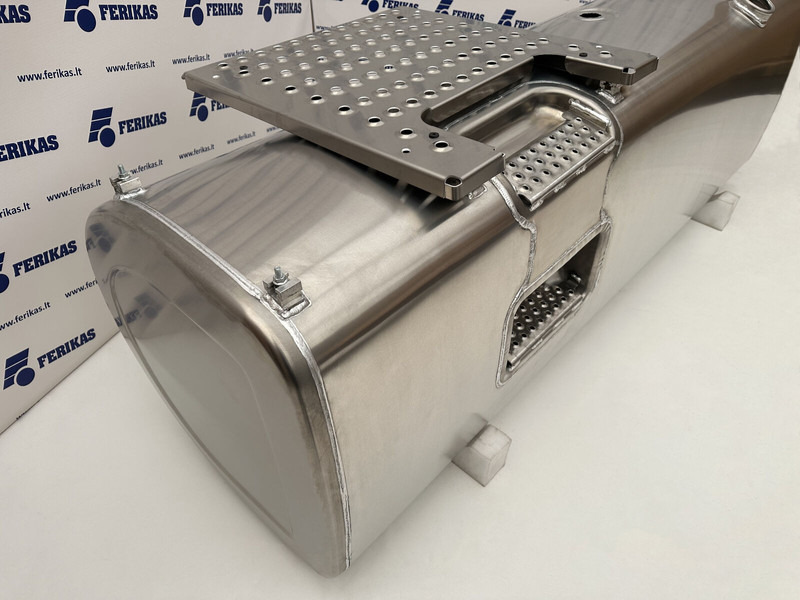 Volvo New aluminum fuel tank 870L - Rezervoar za gorivo za Kamion: slika 3 Volvo New aluminum fuel tank 870L - Rezervoar za gorivo za Kamion: slika 3