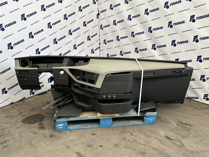 Volvo dashboard - Kabina i enterijer za Kamion: slika 1 Volvo dashboard - Kabina i enterijer za Kamion: slika 1