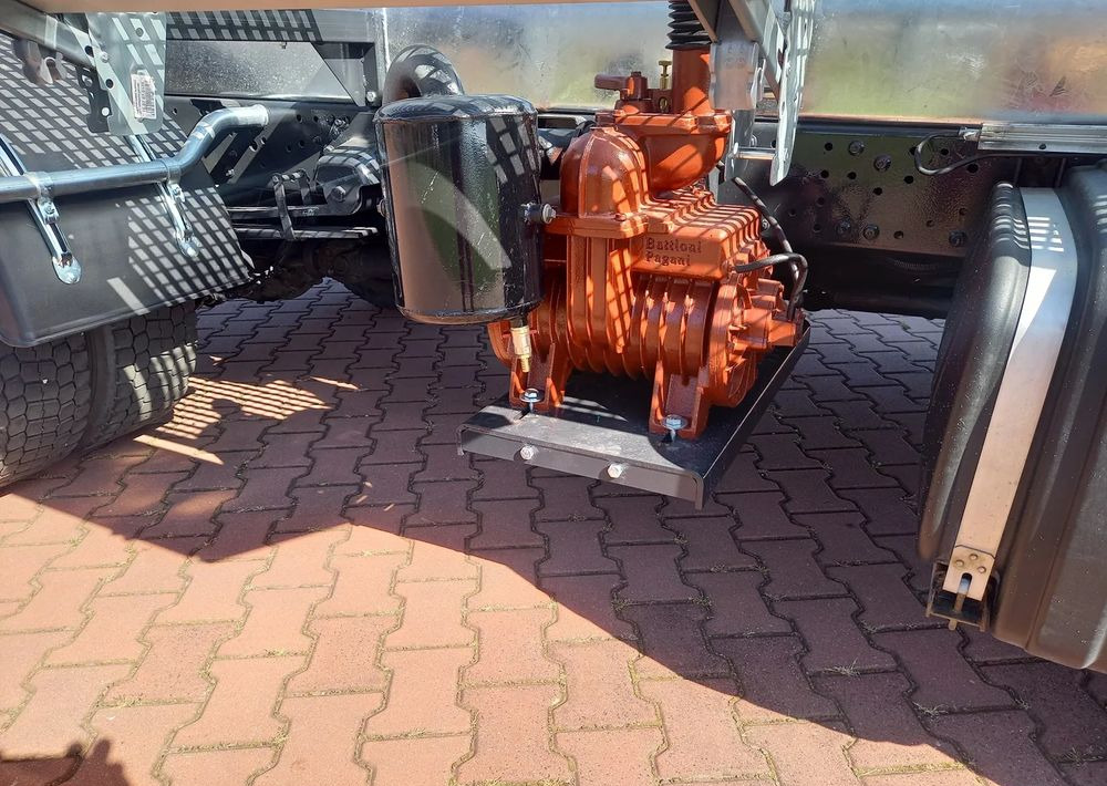 Kamion cisterna Iveco EURO CARGO 120 - 190 EURO 6: slika 8