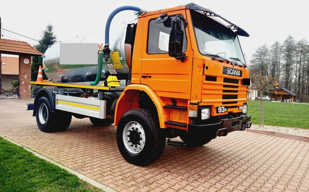 Scania 93 H 4X4 ALLROAD 4 WD - Kamion cisterna: slika 2 Scania 93 H 4X4 ALLROAD 4 WD - Kamion cisterna: slika 2