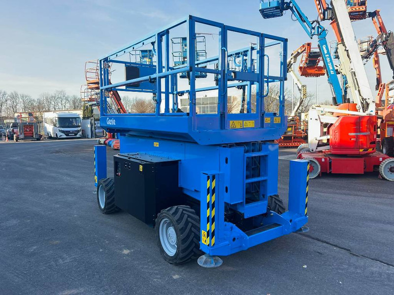 Lift u obliku makaza Genie GS4069 RT diesel 4x4 14m (1834): slika 9