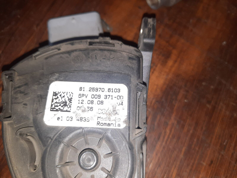 MAN  - Pedala: slika 3 MAN  - Pedala: slika 3