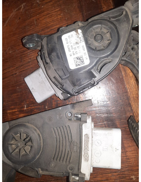 MAN  - Pedala: slika 2 MAN  - Pedala: slika 2