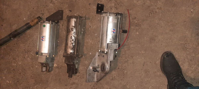 Scania механизм закрытия дверей - Vrata i delovi: slika 4 Scania механизм закрытия дверей - Vrata i delovi: slika 4