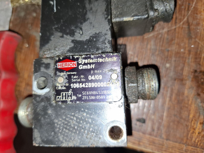 Volvo ZFLS / Herion - Hidraulični cilindar: slika 1 Volvo ZFLS / Herion - Hidraulični cilindar: slika 1