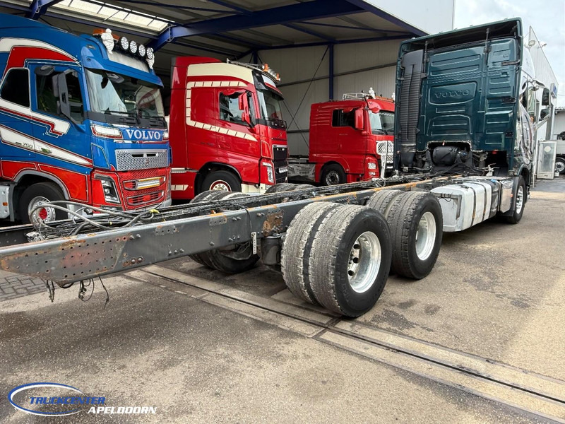Volvo FH 750 6x4, Steel - Air, Globetrotter XL - Kamion sa golom šasijom i zatvorenom kabinom: slika 4 Volvo FH 750 6x4, Steel - Air, Globetrotter XL - Kamion sa golom šasijom i zatvorenom kabinom: slika 4