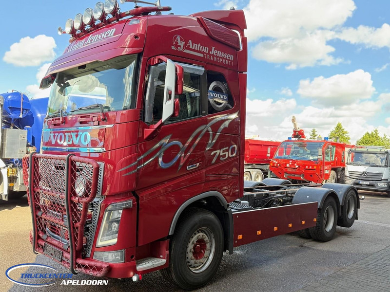 Volvo FH 750 6x4 Tandemlift, Retarder, PTO - Kamion sa golom šasijom i zatvorenom kabinom: slika 3 Volvo FH 750 6x4 Tandemlift, Retarder, PTO - Kamion sa golom šasijom i zatvorenom kabinom: slika 3