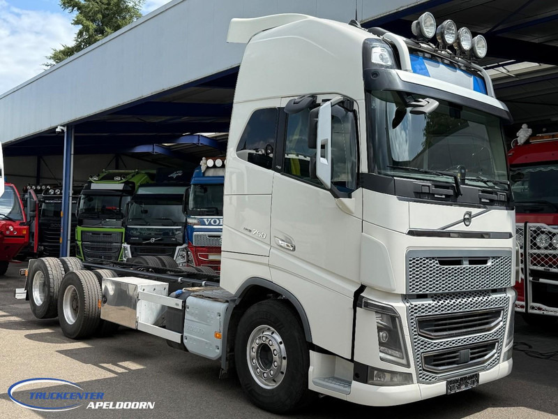 Volvo FH 750 Globetrotter XL, Retarder, 460 WB, Reduction axle, Pto - Kamion sa golom šasijom i zatvorenom kabinom: slika 1 Volvo FH 750 Globetrotter XL, Retarder, 460 WB, Reduction axle, Pto - Kamion sa golom šasijom i zatvorenom kabinom: slika 1